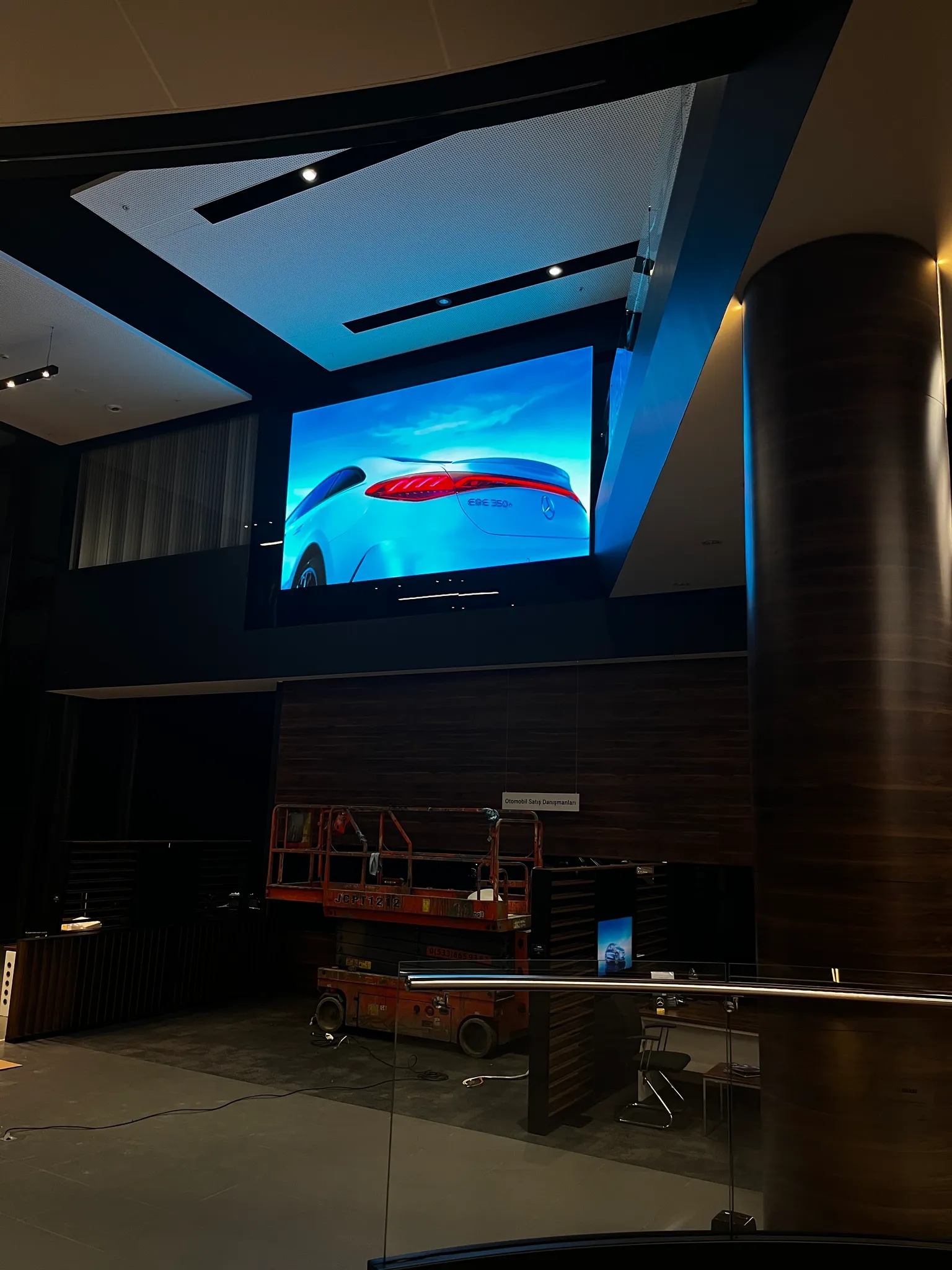 Vadi Istanbul Mercedes Showroom — Image 3