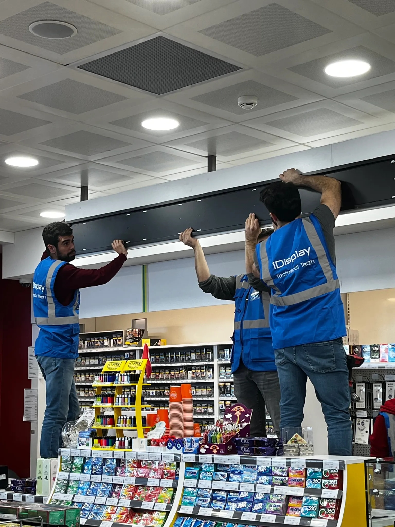 Installing a shelf-edge LED strip display in a supermarket